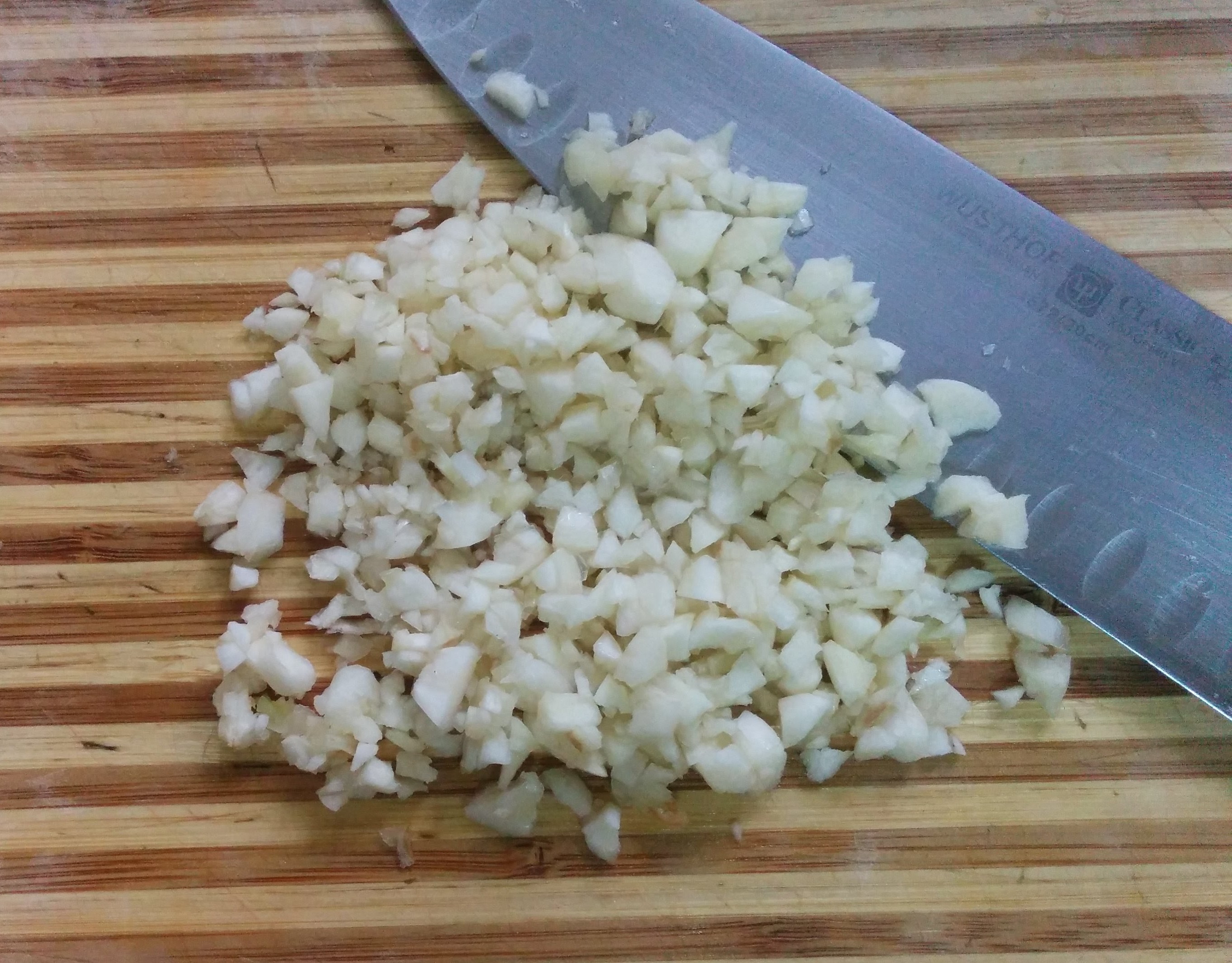 Coarsley Chop Garlic Deep Woods Mushrooms